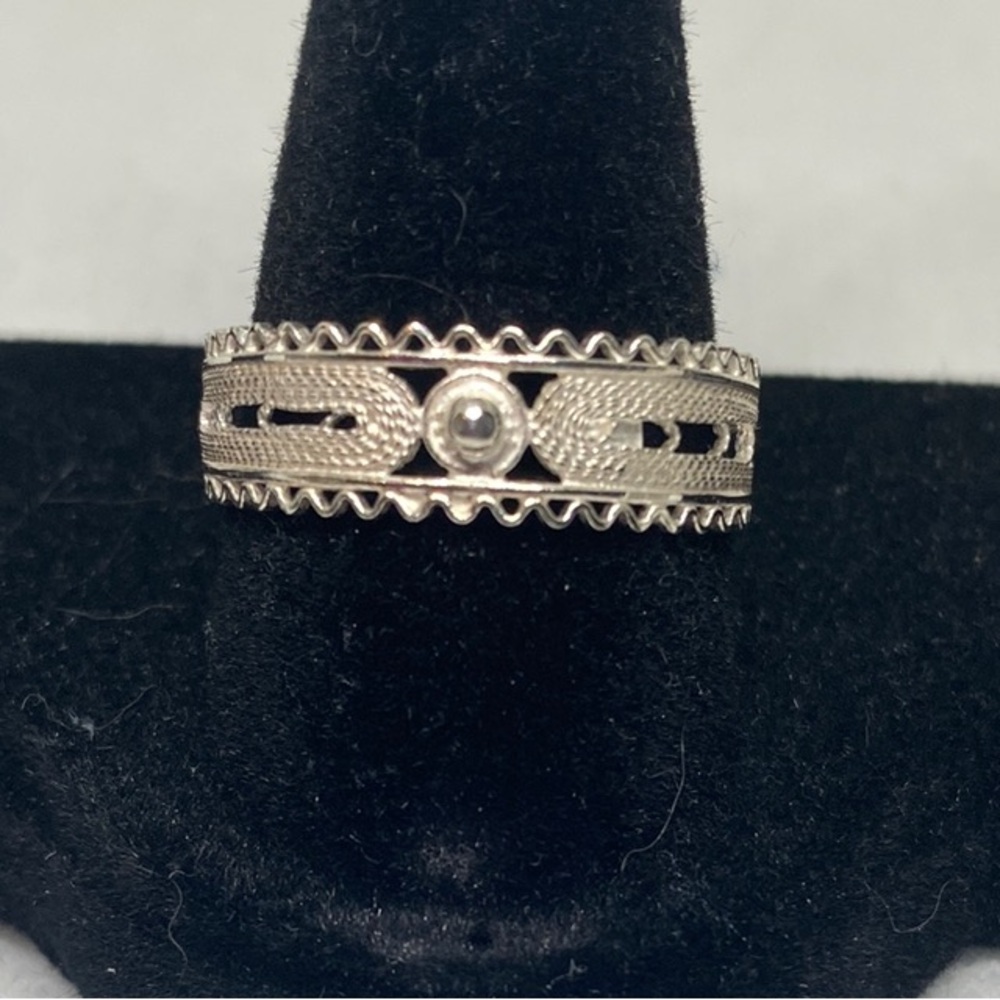 Elegant Sterling Silver Band Ring